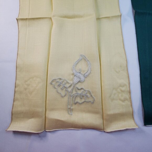 Vintage Calla lily flower Linen Embroidered Tea Towels Yellow & Green Set Of 2 - Picture 4 of 10